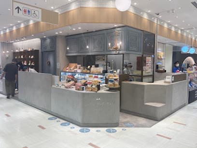 sweets shop FAVORI PLUS アミュプラザ小倉店